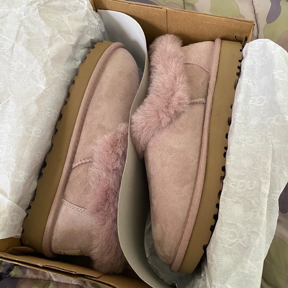 BRAND NEW UGG MINI